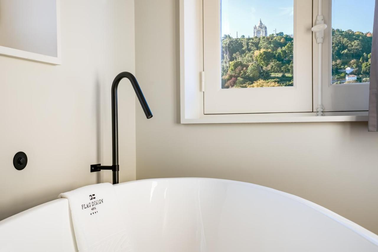Deluxe Double Room Bath,1248512590:JPEG